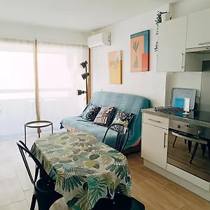 2 Pièces Climatisé Avec Balcon Dans Le Vieil Antibes, Résidence Moderne Avec Ascenseur Antibes