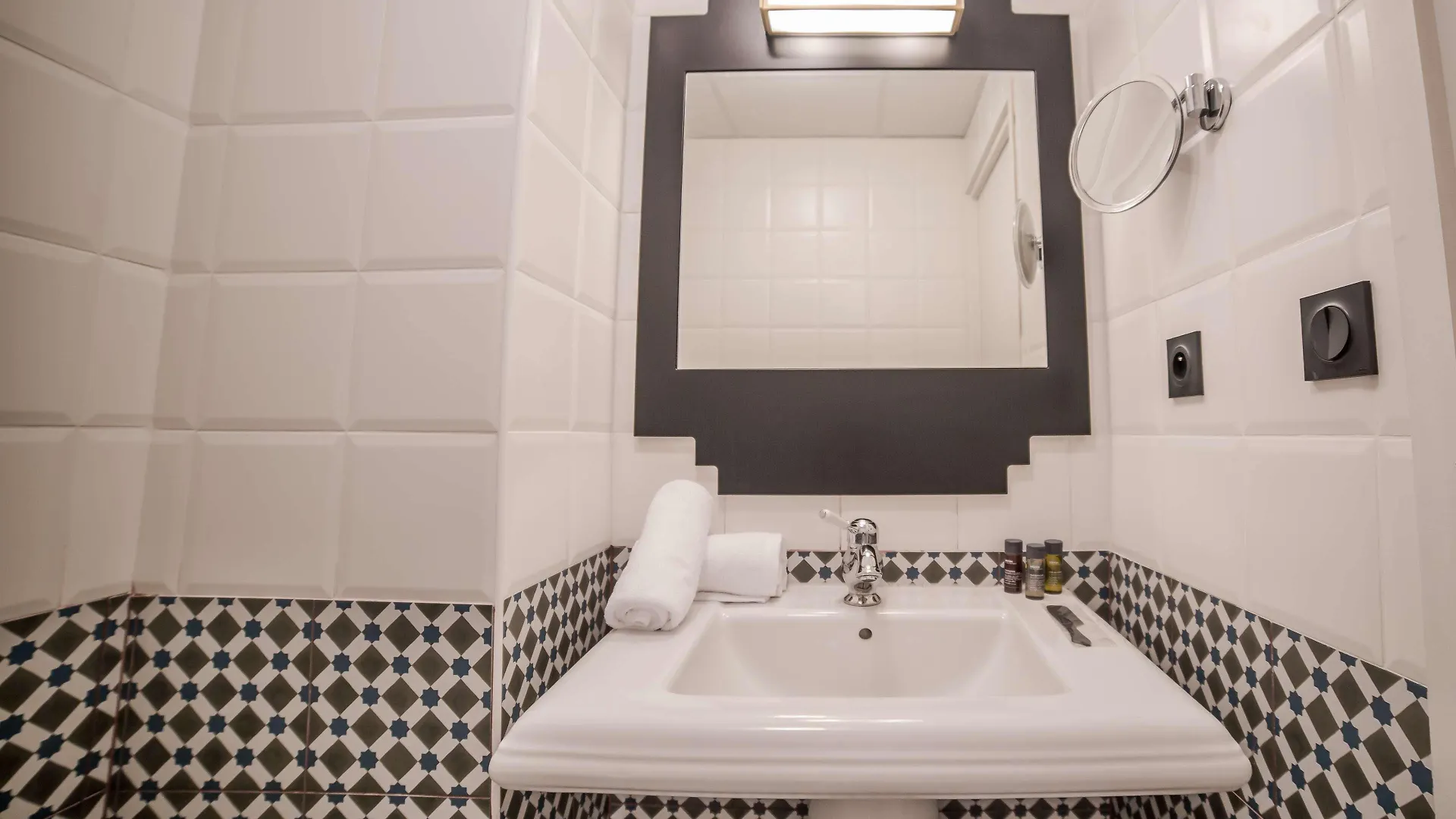 Best Western Hotel Journel Antibes Juan-Les-Pins 3*,  צרפת