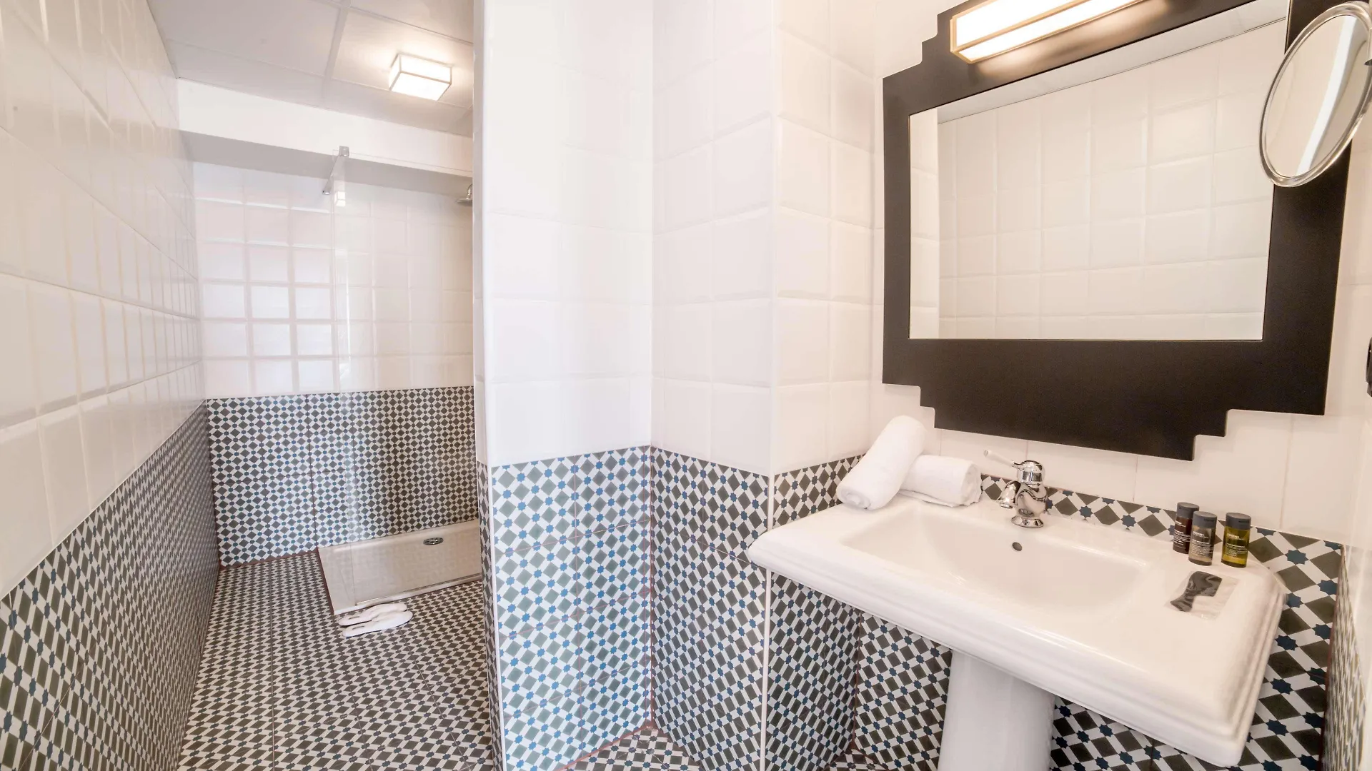 ***  Best Western Hotel Journel Antibes Juan-Les-Pins צרפת
